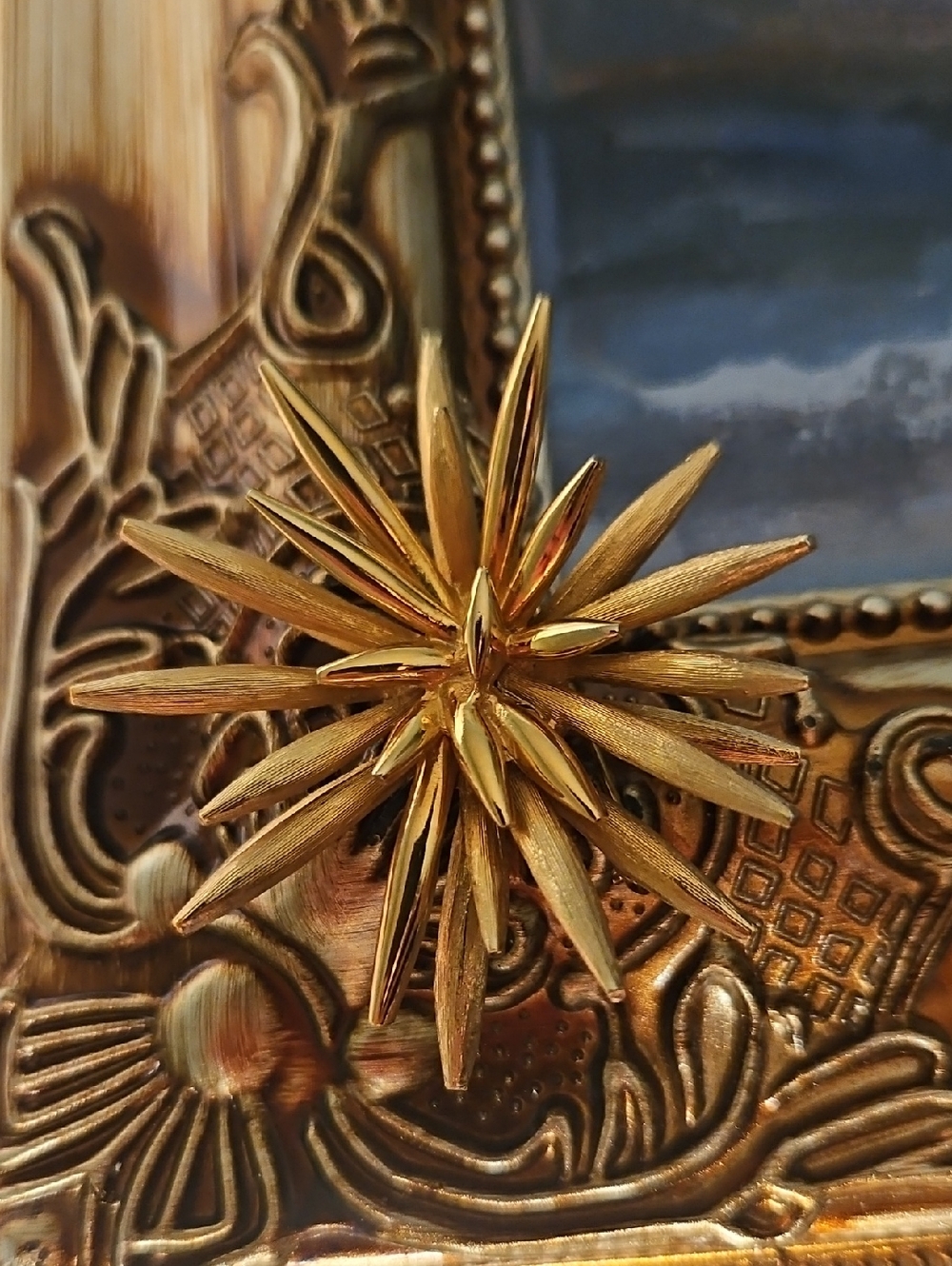BROUCHER BROOCH, STARBURST GOLD BROOCH, VINTAGE BROUCHER BROOCH - Picture 5 of 12